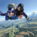 Jak probíhá tandemový seskok krok za krokem